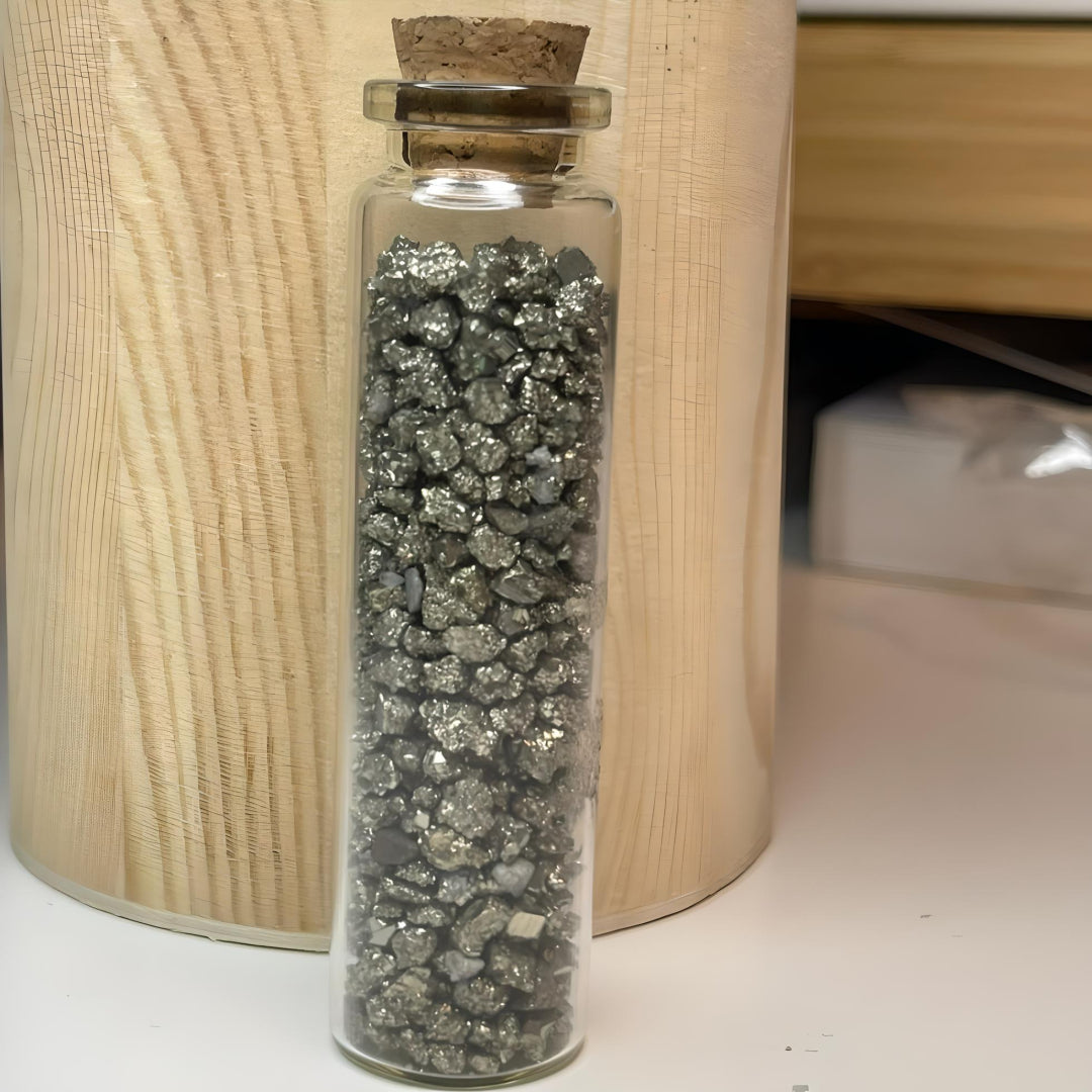 Mini Botella Mineral Pirita en Virutas - Eleva tu Prosperidad.