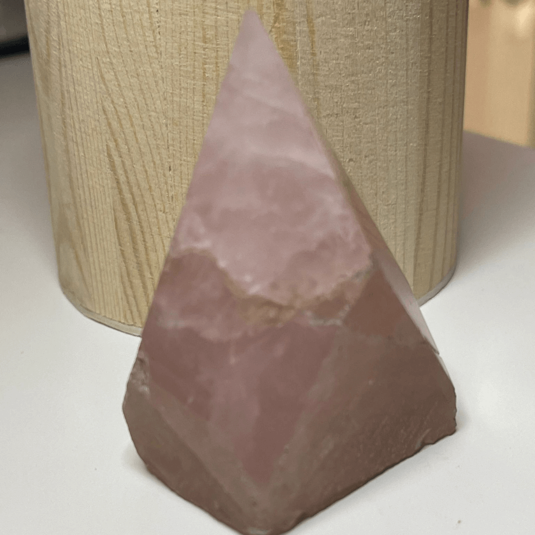 Pirámide Cuarzo Rosa - Energía Con Amor