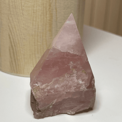 Pirámide Cuarzo Rosa - Energía Con Amor